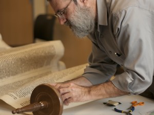 Rabbi Druin sewing the AARC torah, March 29, 2016. Photo by Stephanie Rowden